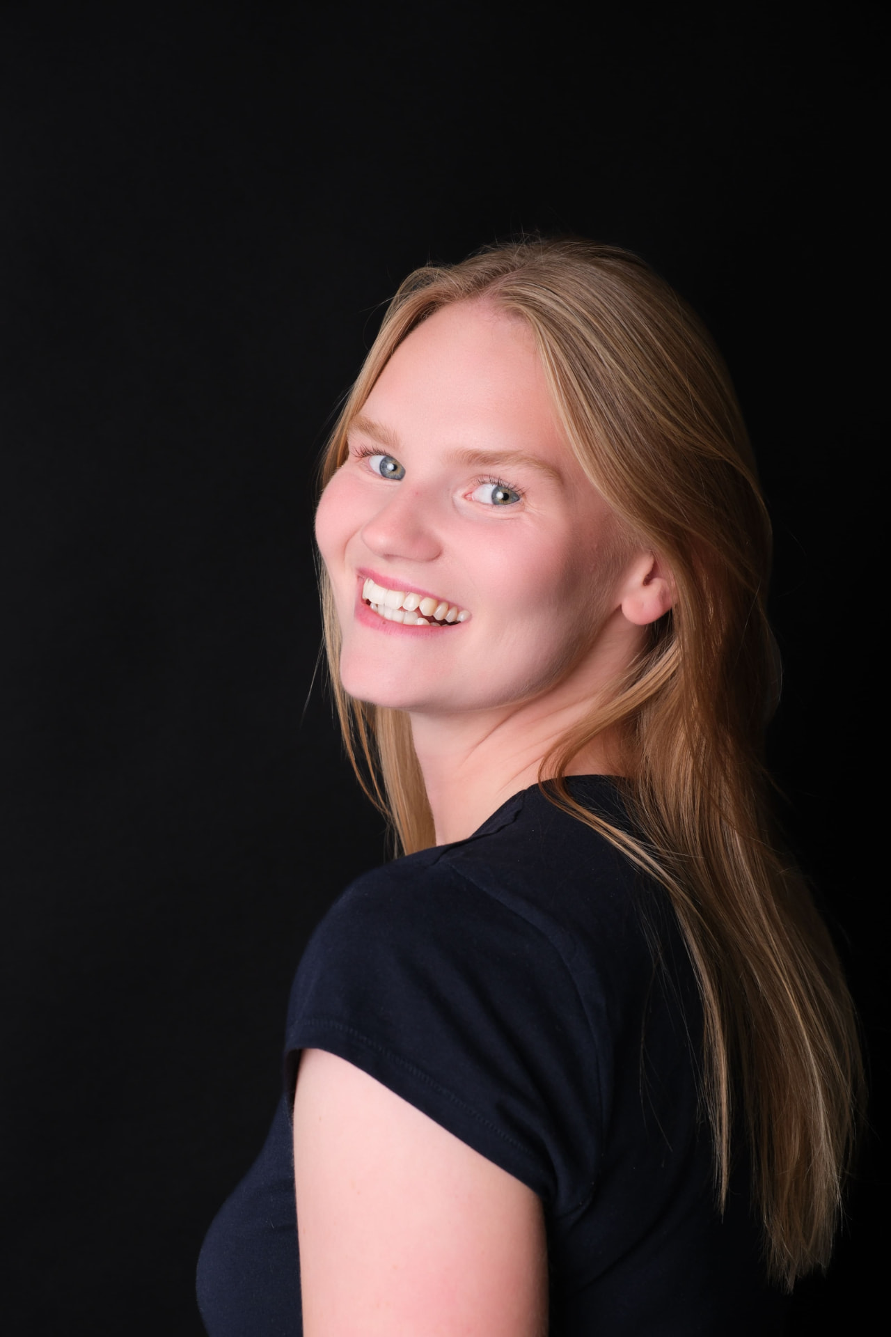 Rebecka Norling ler